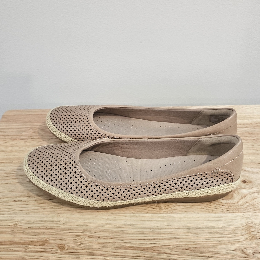 NWT Clark's Women's Tan Flexy Round Toe Ballet Flats Size-9 - Picture 3 of 7
